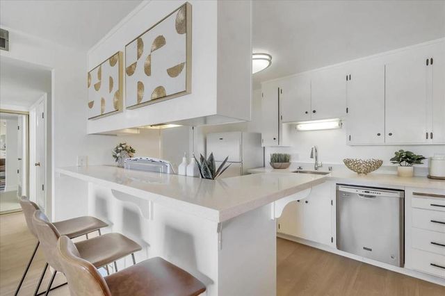 1458 Hudson Street 310, Redwood City, CA 94061