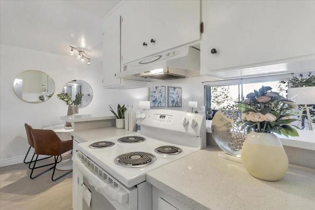 1458 Hudson Street 310, Redwood City, CA 94061