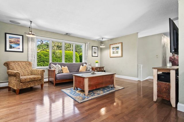1 Abbott St, Groveland, MA 01834