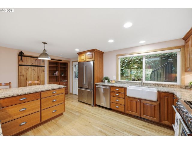 1996 KIMBERLY Dr, Eugene, OR 97405