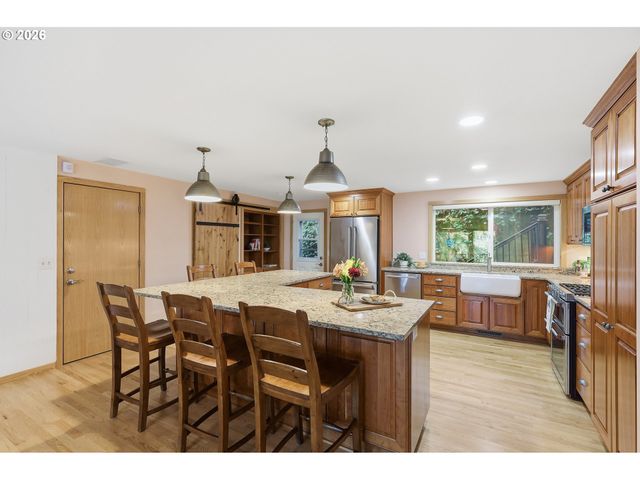 1996 KIMBERLY Dr, Eugene, OR 97405