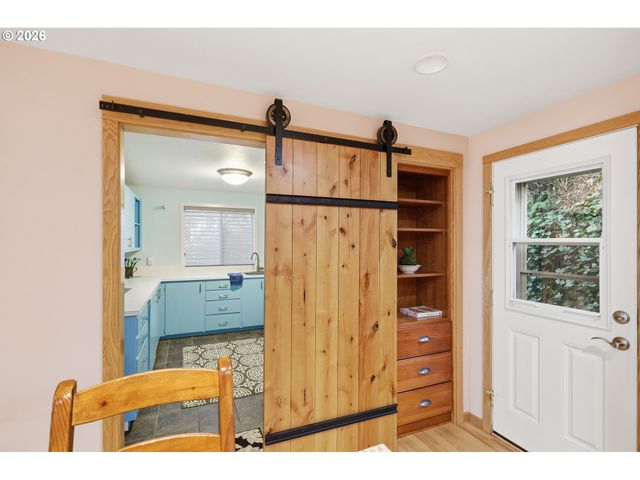 1996 KIMBERLY Dr, Eugene, OR 97405