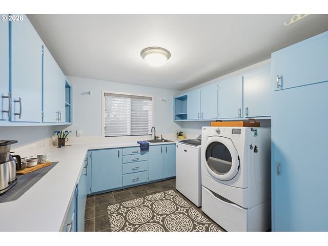 1996 KIMBERLY Dr, Eugene, OR 97405