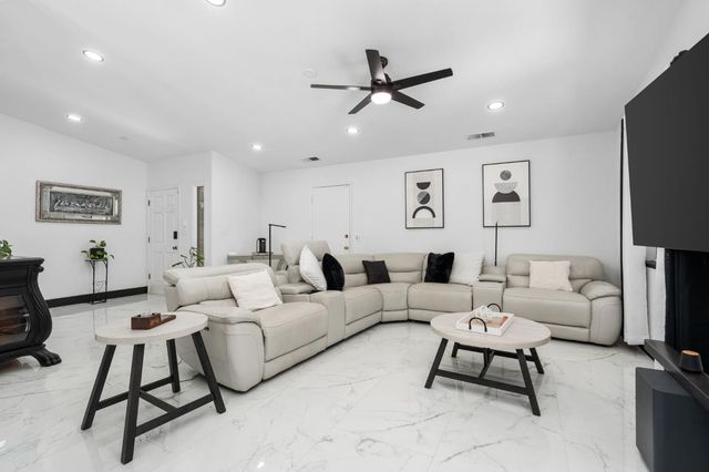 1852 N Hollywood Drive, Reedley, CA 93654