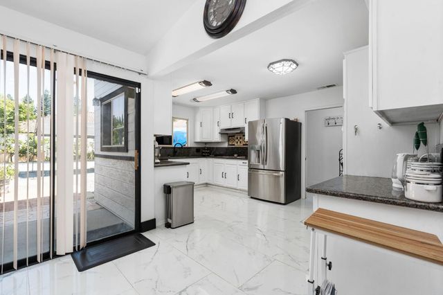 1852 N Hollywood Drive, Reedley, CA 93654