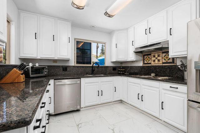 1852 N Hollywood Drive, Reedley, CA 93654