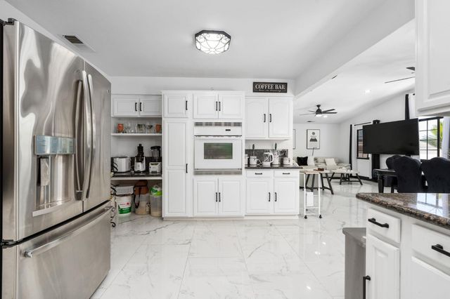 1852 N Hollywood Drive, Reedley, CA 93654