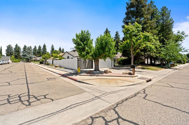 1852 N Hollywood Drive, Reedley, CA 93654