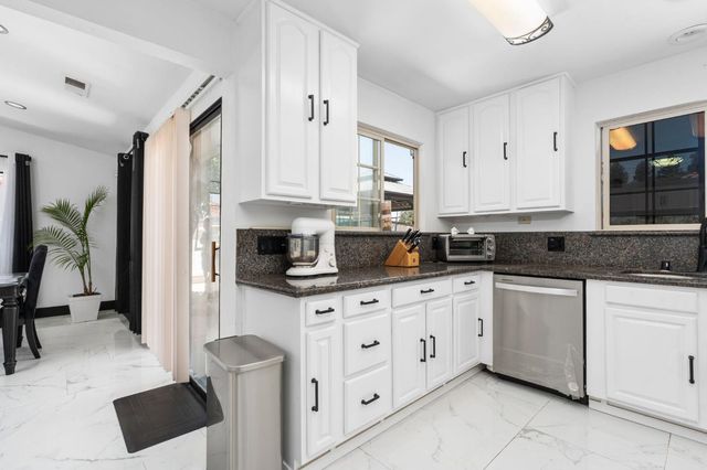 1852 N Hollywood Drive, Reedley, CA 93654