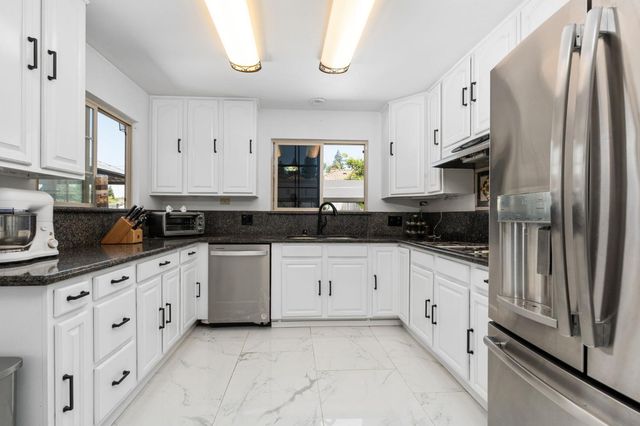 1852 N Hollywood Drive, Reedley, CA 93654