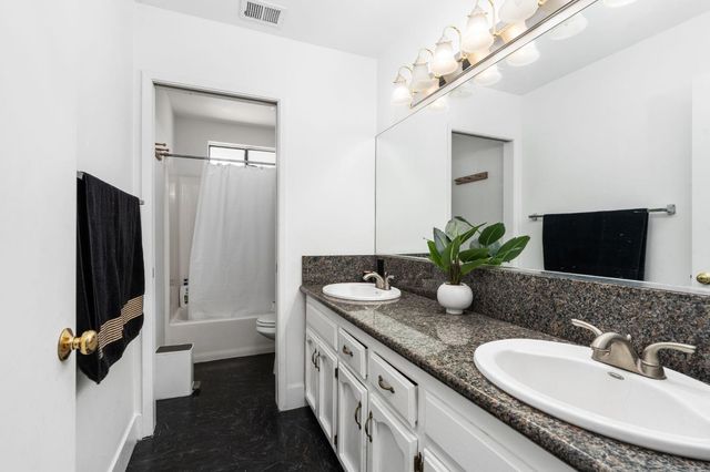 1852 N Hollywood Drive, Reedley, CA 93654