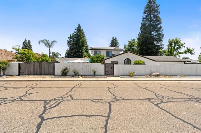 1852 N Hollywood Drive, Reedley, CA 93654