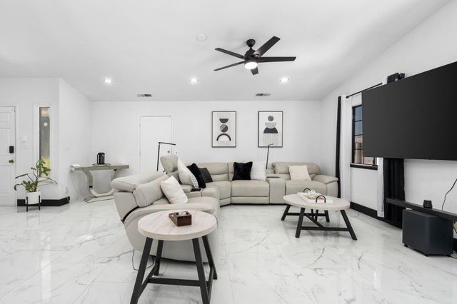 1852 N Hollywood Drive, Reedley, CA 93654