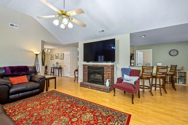 105 Oakview Circle, Manning, SC 29102