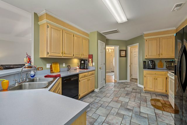 105 Oakview Circle, Manning, SC 29102
