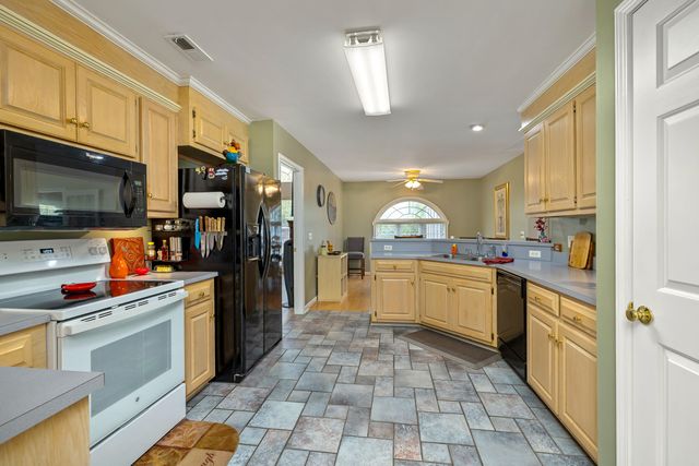 105 Oakview Circle, Manning, SC 29102