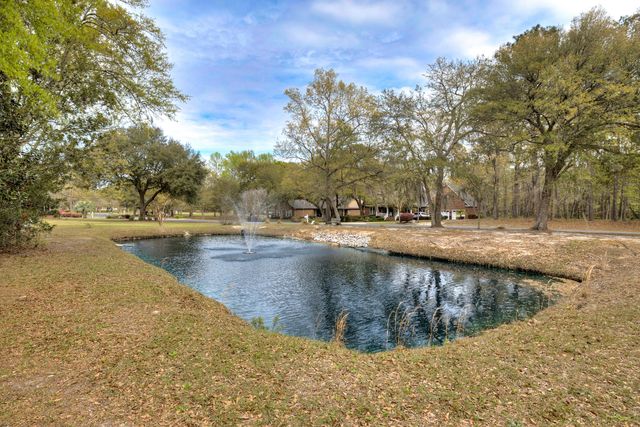 105 Oakview Circle, Manning, SC 29102