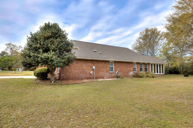 105 Oakview Circle, Manning, SC 29102