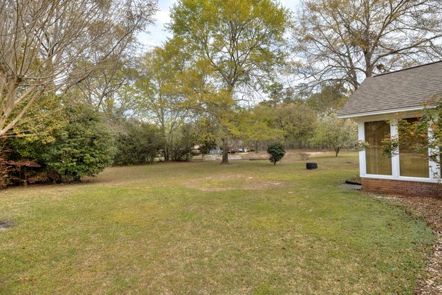 105 Oakview Circle, Manning, SC 29102
