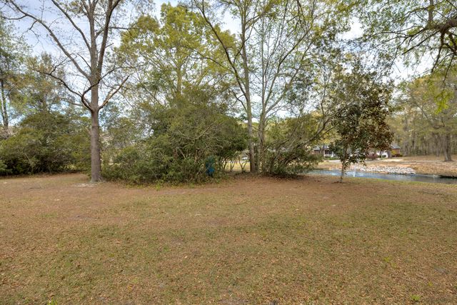 105 Oakview Circle, Manning, SC 29102