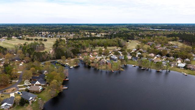 105 Oakview Circle, Manning, SC 29102