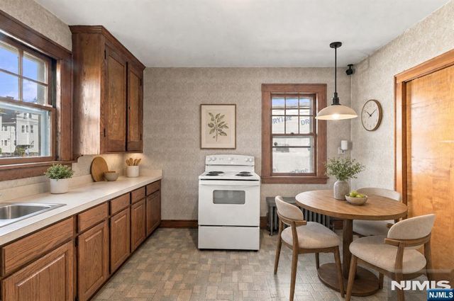 82 Brook Avenue, Passaic, NJ 07055