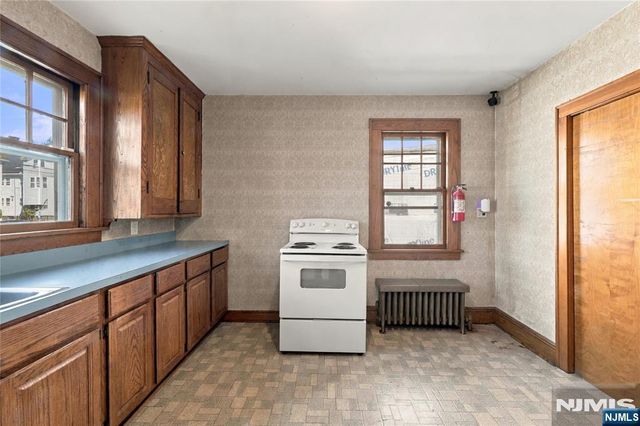 82 Brook Avenue, Passaic, NJ 07055