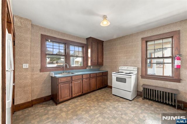 82 Brook Avenue, Passaic, NJ 07055