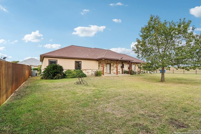100 Fairway, Floresville, TX 78114