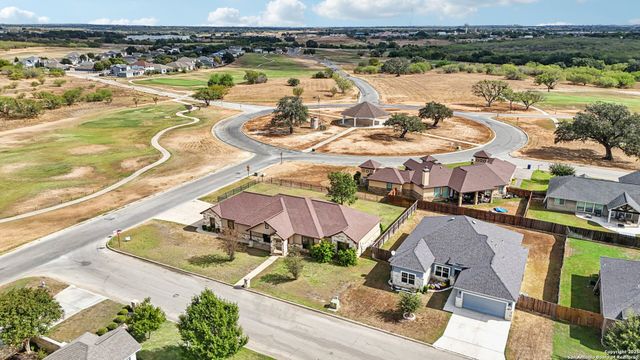 100 Fairway, Floresville, TX 78114