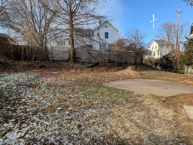 928 Farnam Street, Davenport, IA 52803