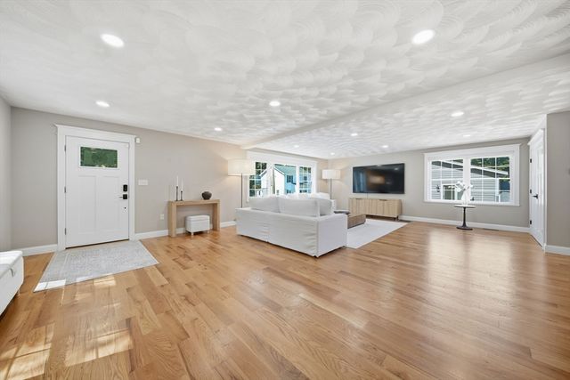 25 Margate Ave, Saugus, MA 01906