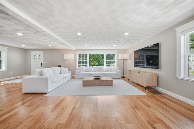 25 Margate Ave, Saugus, MA 01906