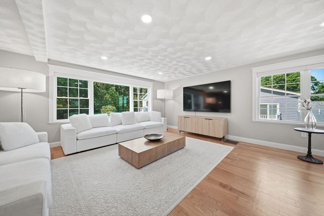 25 Margate Ave, Saugus, MA 01906
