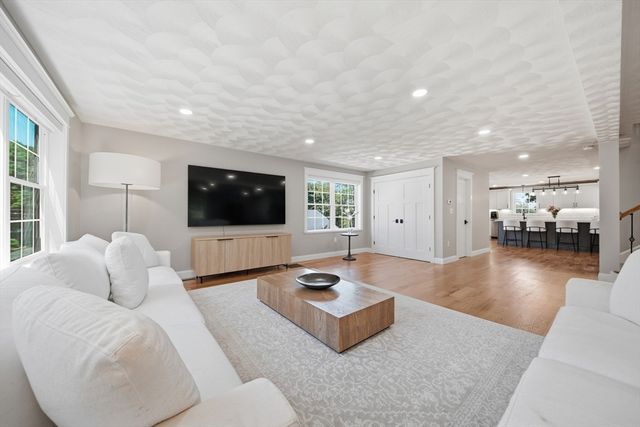 25 Margate Ave, Saugus, MA 01906