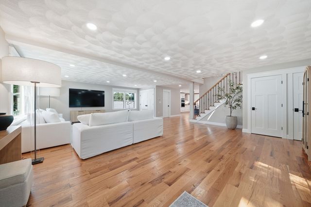 25 Margate Ave, Saugus, MA 01906