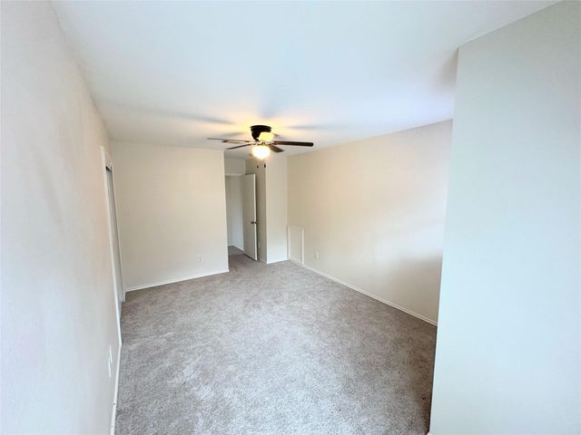 12929 Waynespur LN, Elgin, TX 78621