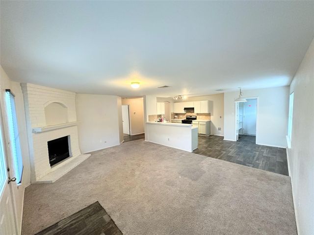 12929 Waynespur LN, Elgin, TX 78621