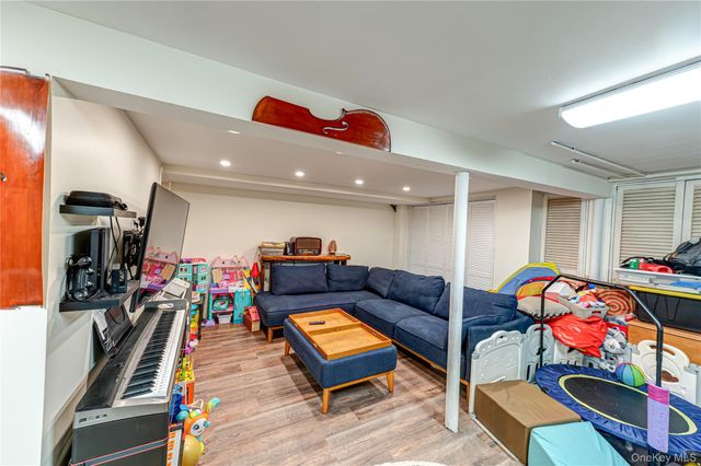 9 Leeds Street, South Huntington, NY 11746