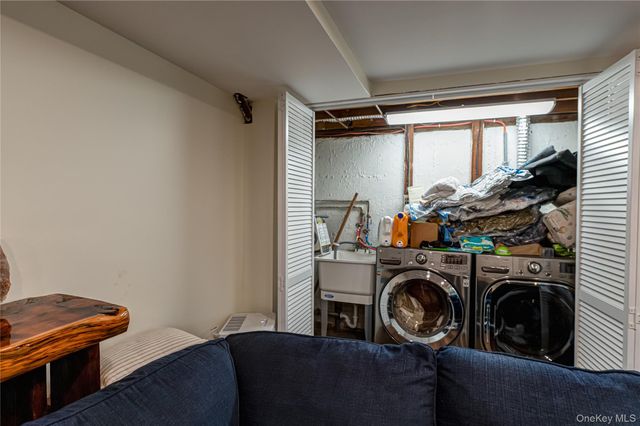 9 Leeds Street, South Huntington, NY 11746