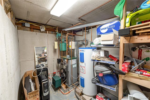 9 Leeds Street, South Huntington, NY 11746