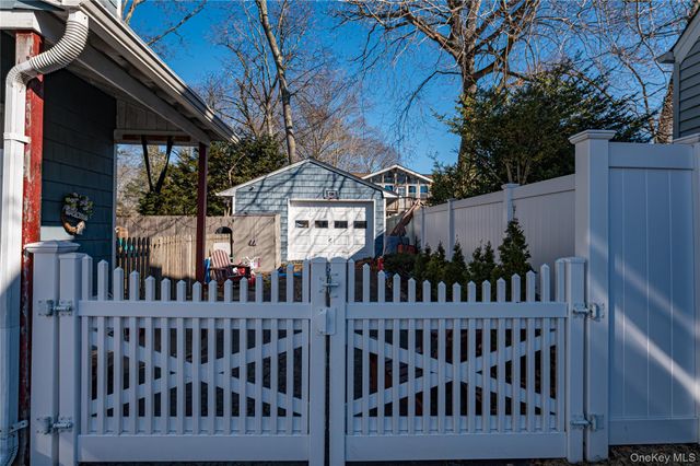 9 Leeds Street, South Huntington, NY 11746