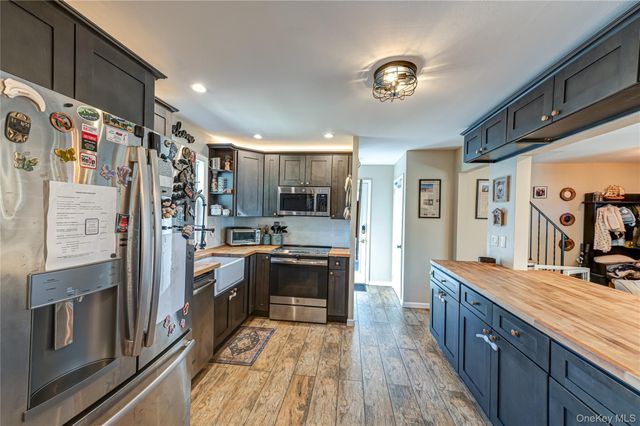 9 Leeds Street, South Huntington, NY 11746