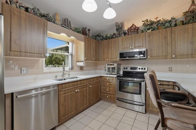 2425 HAWK GRIFFIN ROAD, Plant City, FL 33565