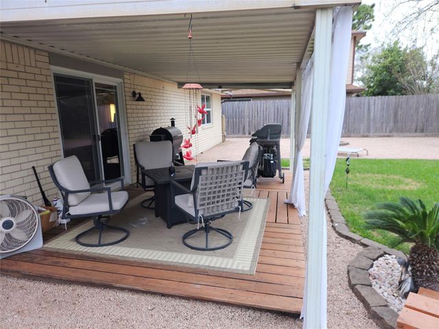 409 N Travis Street, Deer Park, TX 77536