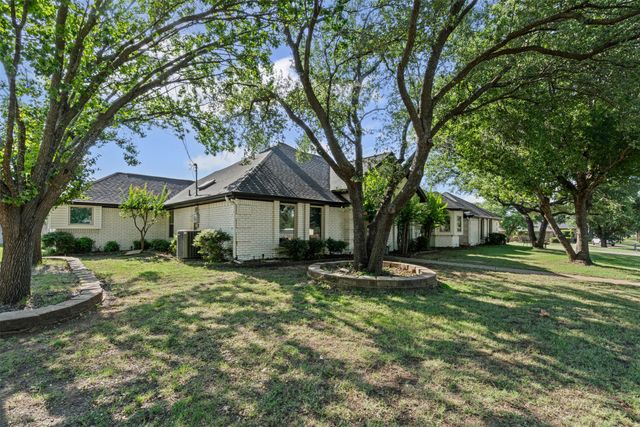 1012 Sterling Lane, Crowley, TX 76036