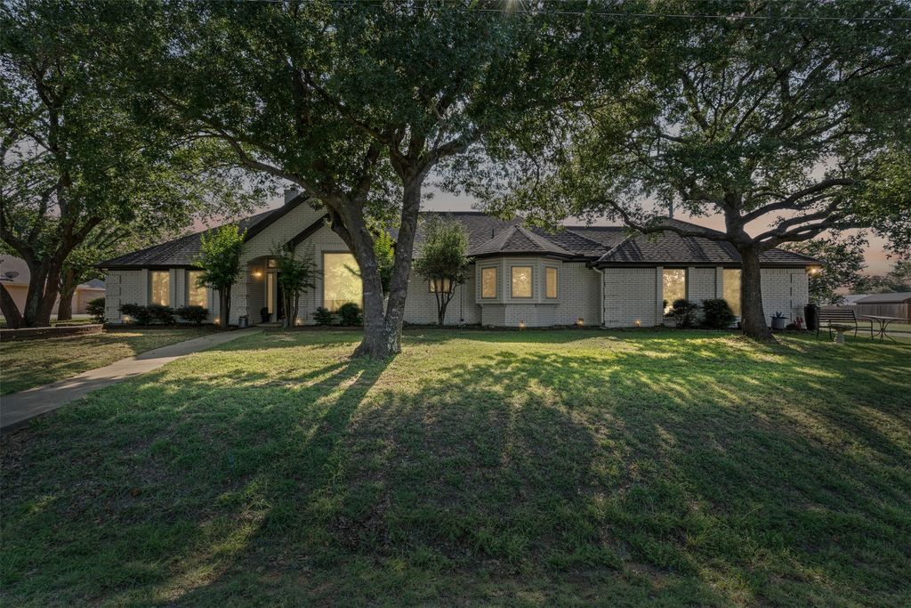 1012 Sterling Lane, Crowley, TX 76036
