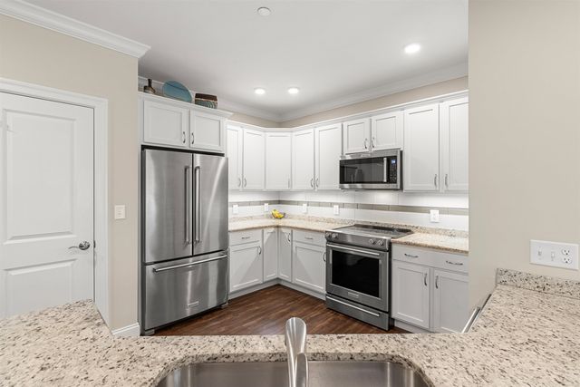 2 Henry David Dr Unit 209, Nashua, NH 03062