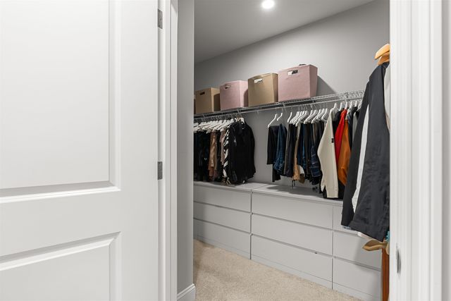 2 Henry David Dr Unit 209, Nashua, NH 03062