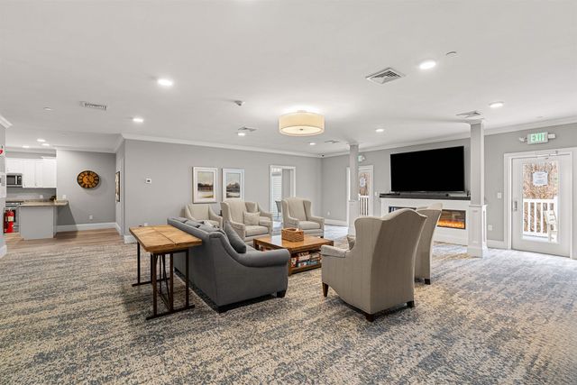 2 Henry David Dr Unit 209, Nashua, NH 03062